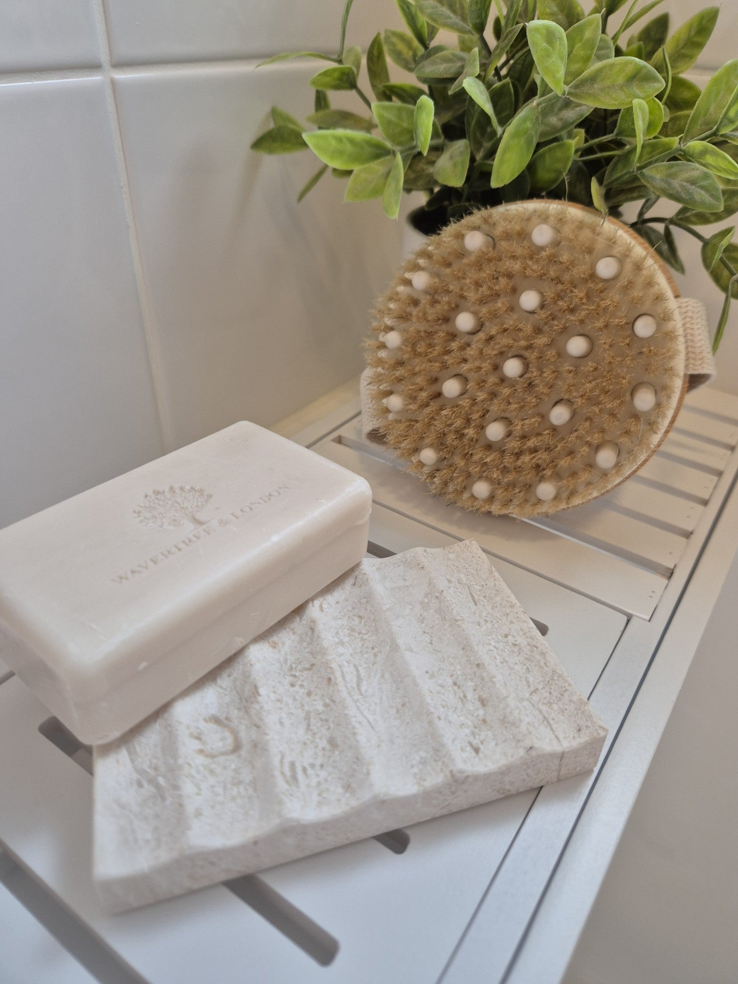 Wavy soap dish in limestone